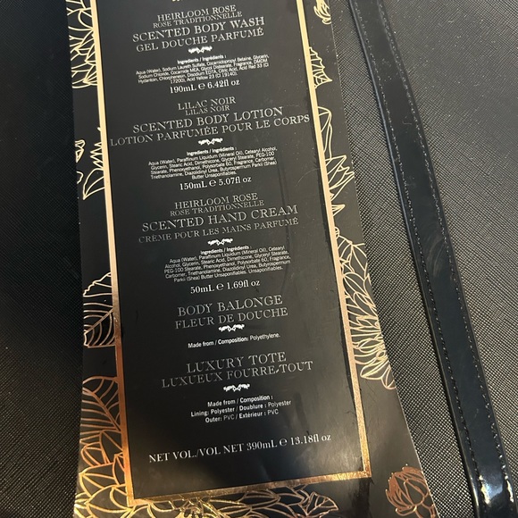 Brand new luxury reusable zippered tote filled with bath products - Picture 3 of 4